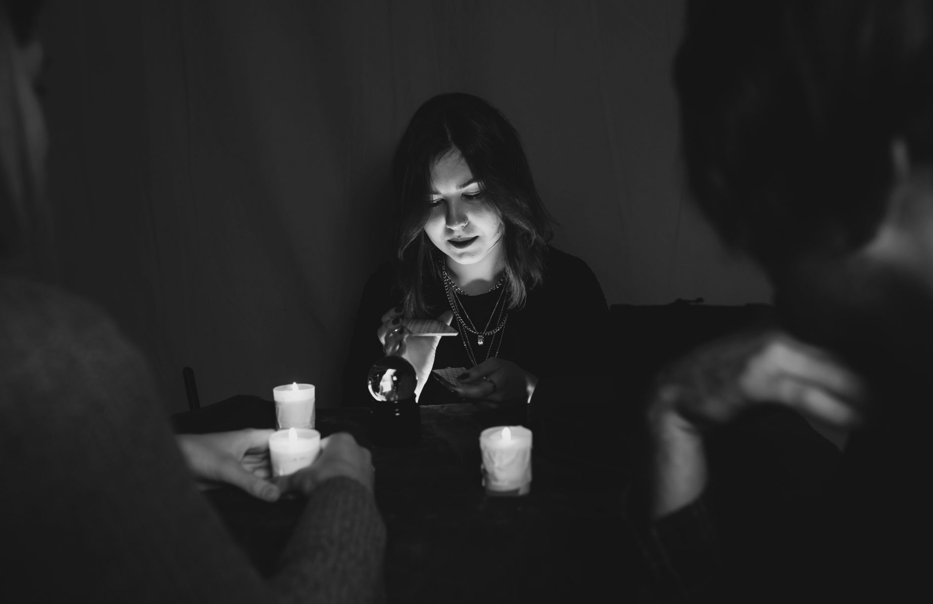 group-of-people-and-woman-fortune-teller-with-crys-BTYKBJ2.jpg